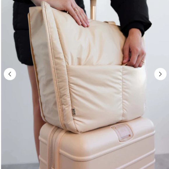 BEIS Handbags - The Expandable Tote in Beige